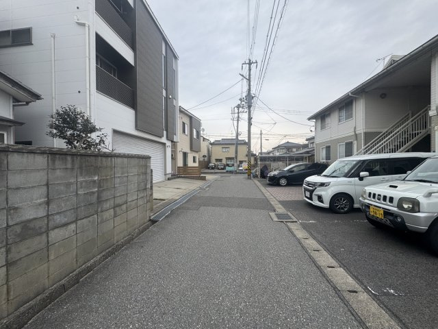 中央区紫竹山7丁目　売地の前面道路含む現地写真