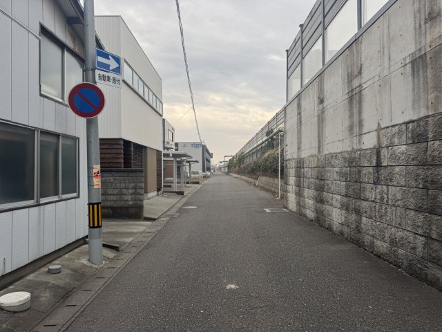 中央区紫竹山7丁目　売地の前面道路含む現地写真