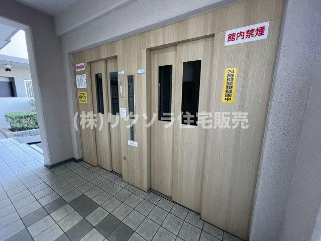 アドリーム交野のその他共用部分|エレベーター二基
■物件内覧・資金計画相談・住宅ローン相談、リフォーム相談、お問合せ受付中■
※当日・翌日のご内覧、ご相談はお電話でのお問合せがスムーズです！