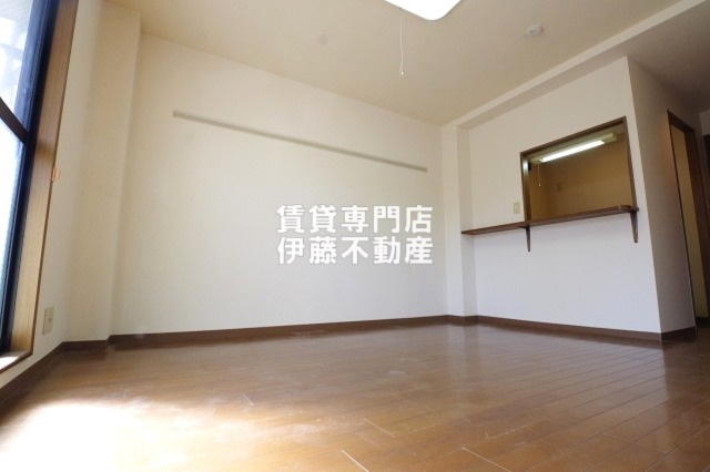 プチメゾン稲生のロビー|洋室