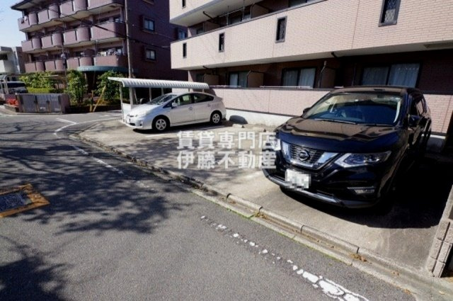 プチメゾン稲生の駐車場
