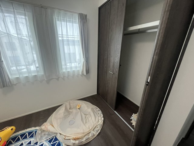 東根市神町西一丁目の洋室|収納付き