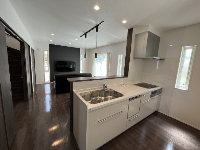 東根市神町西一丁目のキッチン|白を基調とした清潔感のあるキッチンです