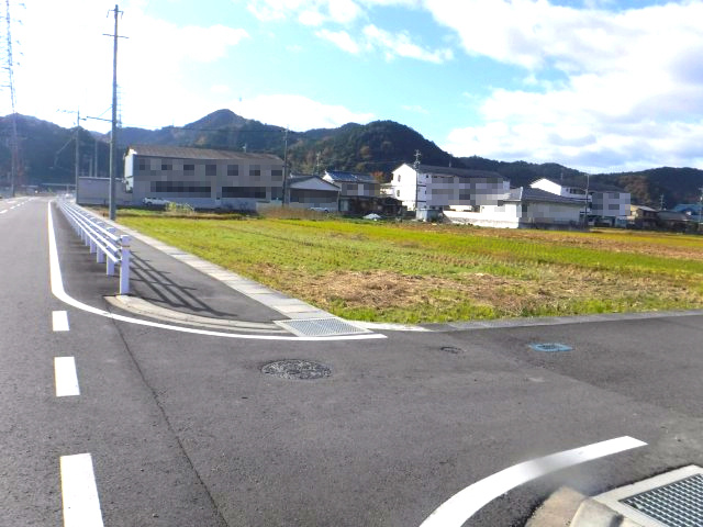 ６４８１０　山県市大字高富字森 土地