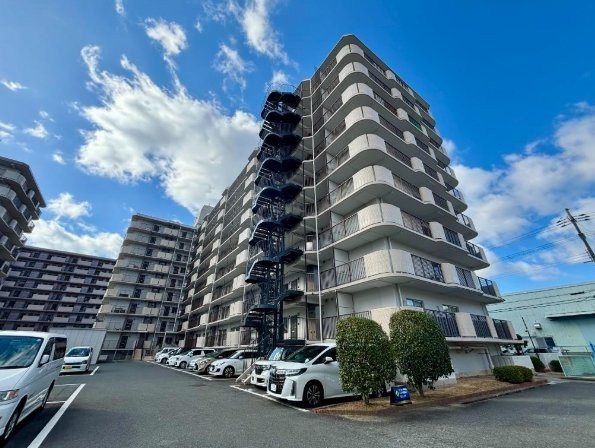 サニーコーポ枚方光善寺の外観|新しい生活にいかがでしょうか？外観はお住まいの顔になります。こだわりたいポイントですね。水回りリフォームやリノベーションも承ってます。
■現地見学・資金計画相談・住宅ローン相談もお問合せ受付中■