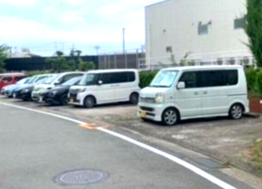 和泉府中団地2号棟の駐車場