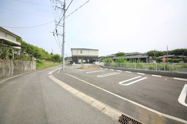 セレニテ　Ｒの駐車場