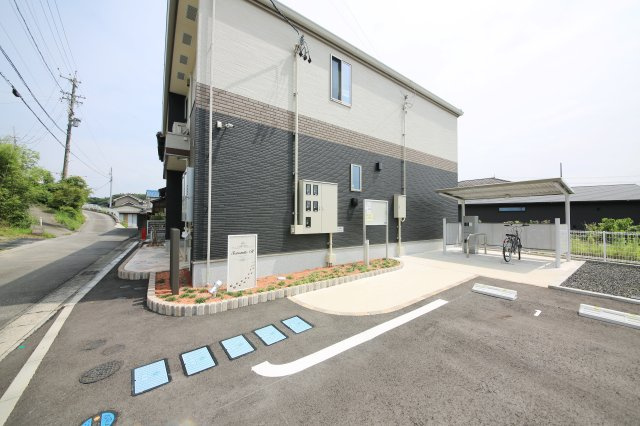 セレニテ　Ｒの駐車場