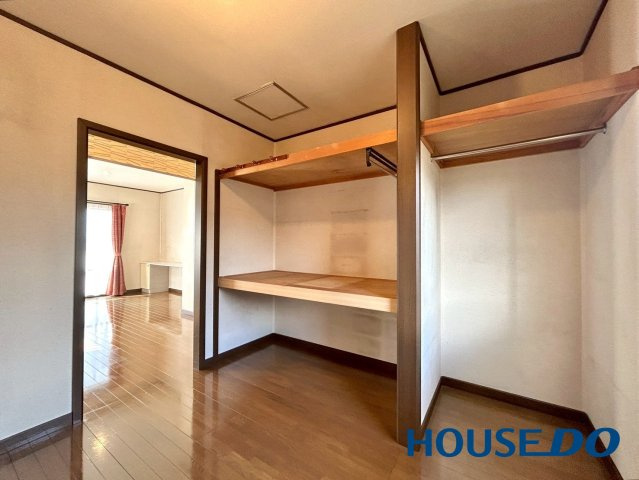 パナホーム施工　足利市大沼田町　中古戸建の収納|大容量のWIC！ファミリークローゼットとしても活躍します☆
布団にコートになんでも任せてください！
ただし、しまいすぎには要注意！