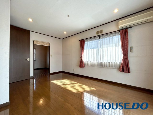 パナホーム施工　足利市大沼田町　中古戸建の洋室|落ち着いた色調の洋室です