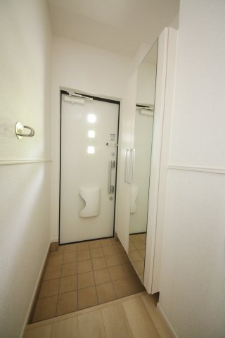 セレニテ　Ｒの玄関