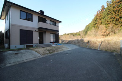 【前面道路含む現地写真】 | 山口市吉田（軽量鉄骨・2階建）105坪
