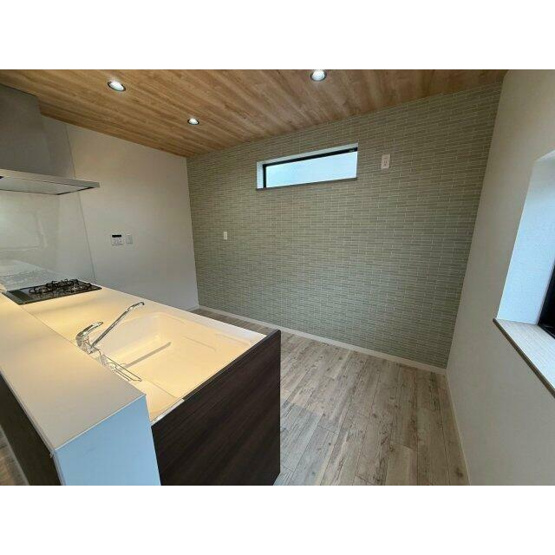 【キッチン】 | 冷蔵庫や食器棚をおいても圧迫感がございません。