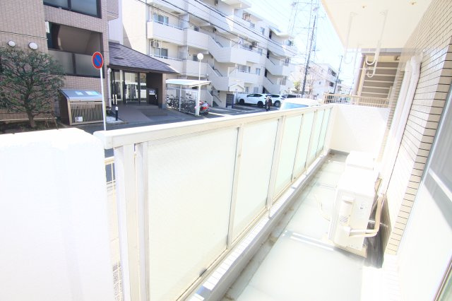 横浜市港北区日吉本町２丁目の賃貸マンションのバルコニー