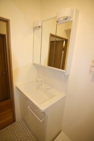 横浜市港北区日吉本町２丁目の賃貸マンションの洗面所
