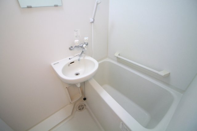 エムズステート荏田の浴室