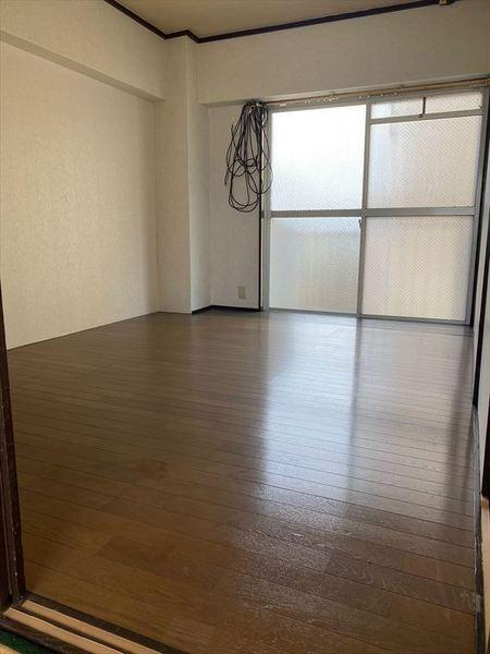 和歌山市榎原の一棟マンションの居間・リビング