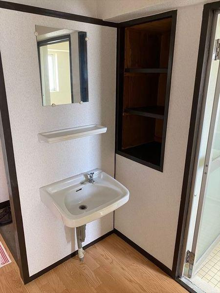 和歌山市榎原の一棟マンションの独立洗面台