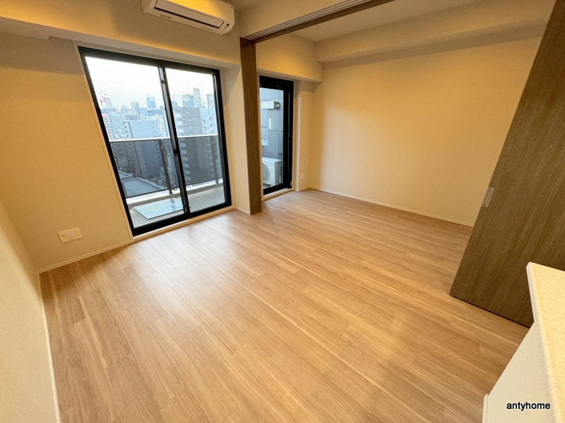 シーズンフラッツ中崎　仲介手数料無料の居間・リビング