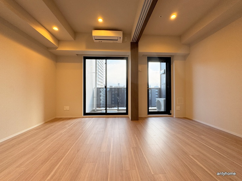 シーズンフラッツ中崎　仲介手数料無料の居間・リビング