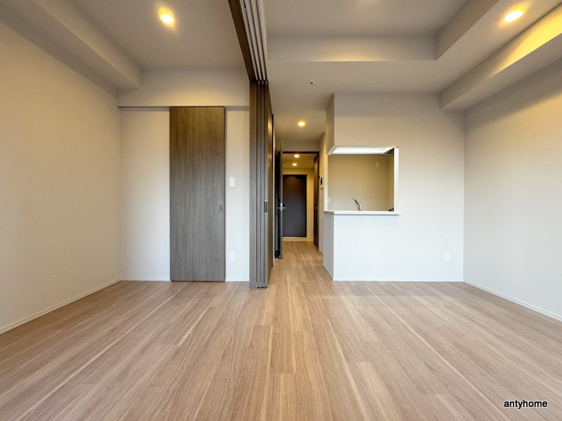 シーズンフラッツ中崎　仲介手数料無料の居間・リビング