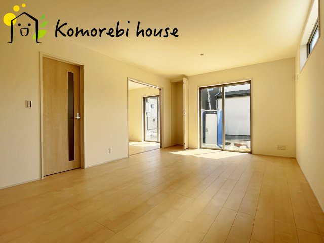 さいたま市西区中野林　第2　新築一戸建て　リーブルガーデン　02の居間・リビング|ゆったり過ごせるリビングです