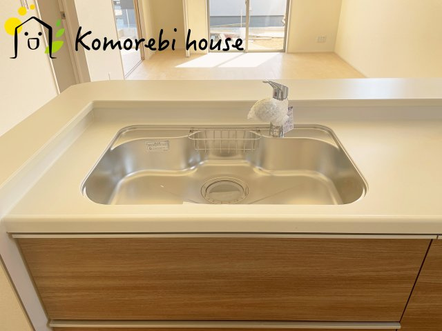 さいたま市西区中野林　第2　新築一戸建て　リーブルガーデン　02のキッチン|コンパクトなキッチンで掃除もラクラク