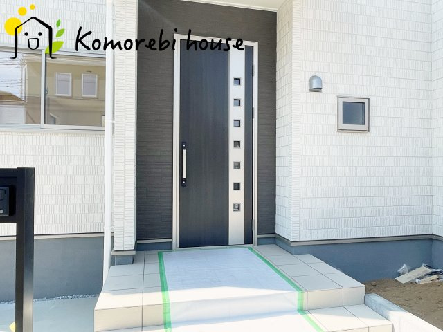 さいたま市西区中野林　第2　新築一戸建て　リーブルガーデン　02の玄関|落ち着いた玄関です