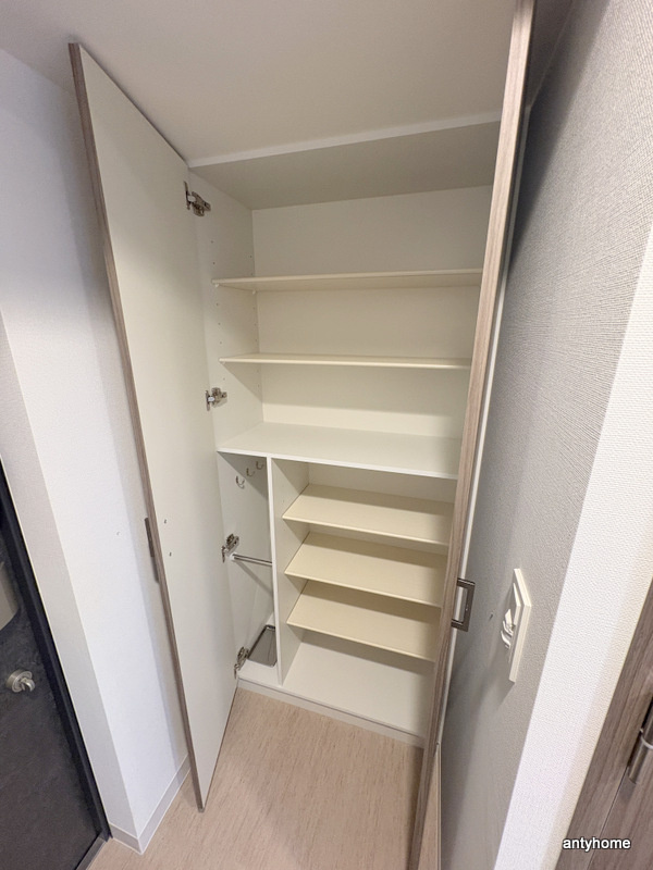 コンフォリア・リヴ新梅田　仲介手数料無料の収納