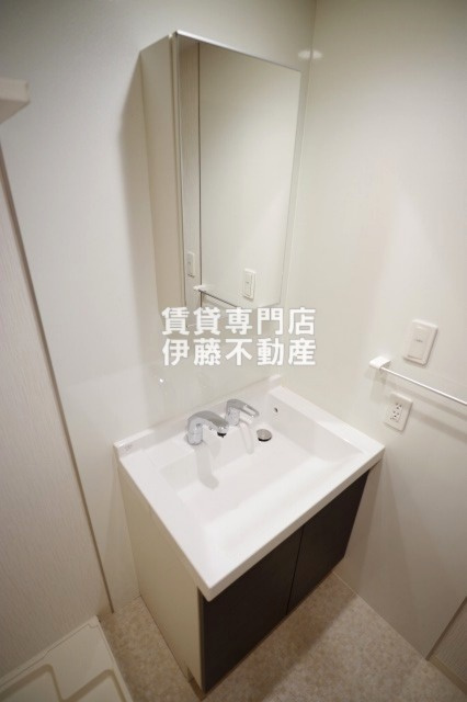 ぱ～くたうんルナ名古屋の独立洗面台