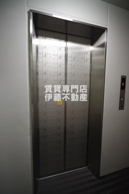 ぱ〜くたうんルナ名古屋のロビー