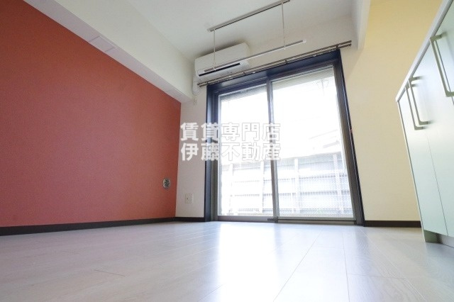 ぱ～くたうんルナ名古屋の洋室