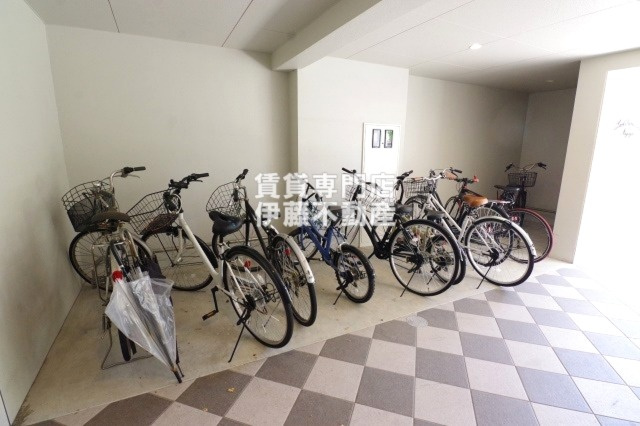 ぱ〜くたうんルナ名古屋の駐車場