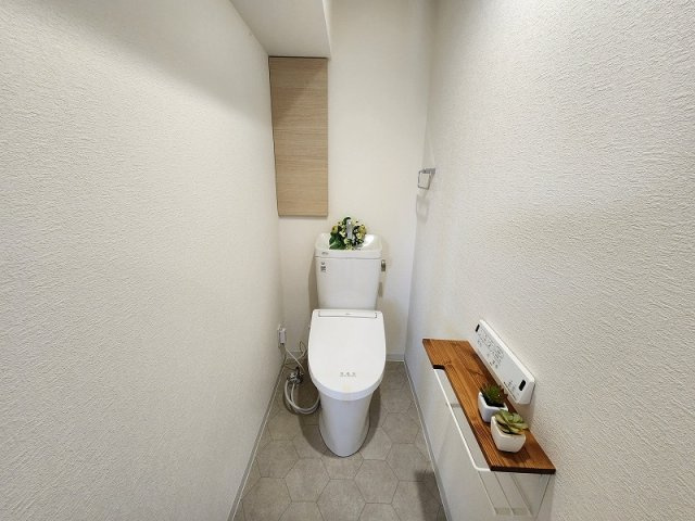 シャトー堀の内のトイレ|落ち着いた色調のトイレです