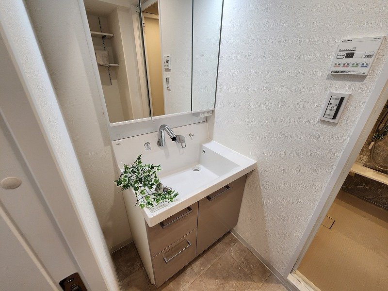 シャトー堀の内の独立洗面台|朝の身支度には欠かせない独立洗面化粧台