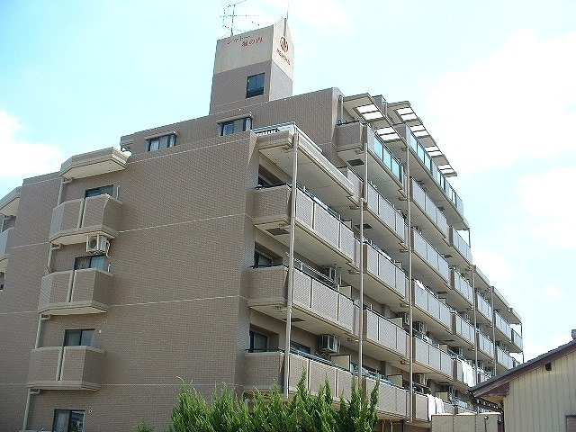 シャトー堀の内の外観|1階南西角部屋。専用庭付き。