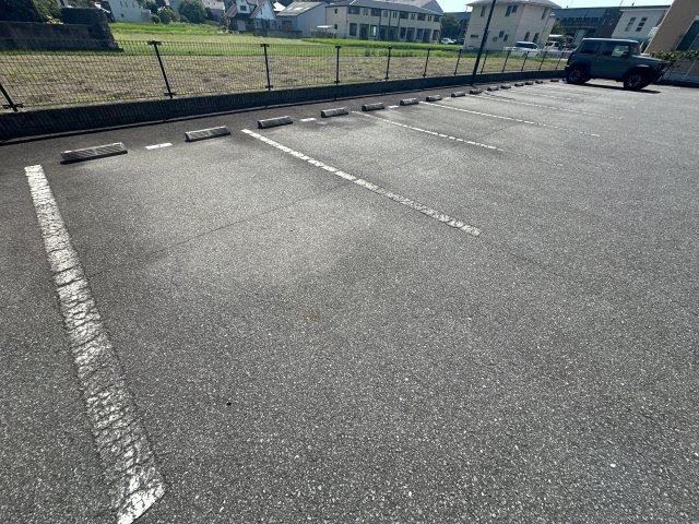 エマーブル福田の駐車場