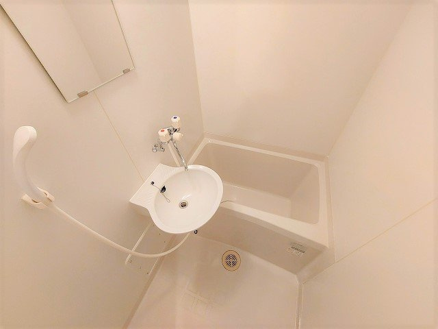 レオパレスＹＡＥＭＩＺＯの浴室|シャワー付きバスルーム