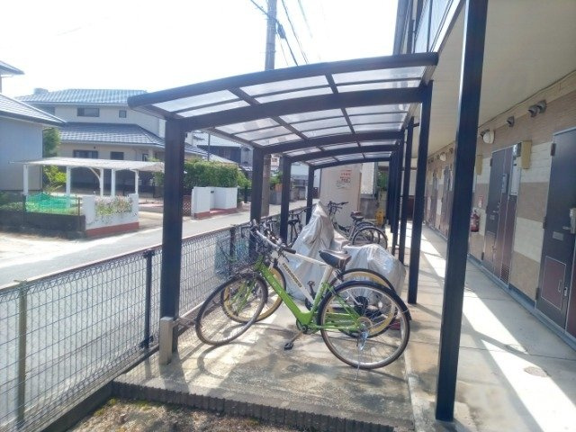 レオパレスＹＡＥＭＩＺＯのその他|屋根付き駐輪場　無料