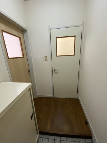 エレガンス山口の玄関|仕切りのあるシンプルで使いやすい玄関です