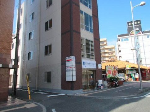 関目クリニックビルの外観|外観は落ち着いています