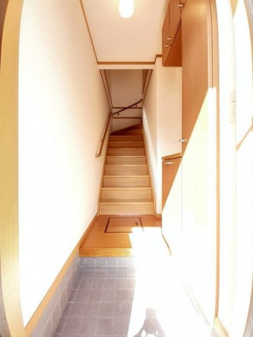 プラティークレジデンスＡの玄関