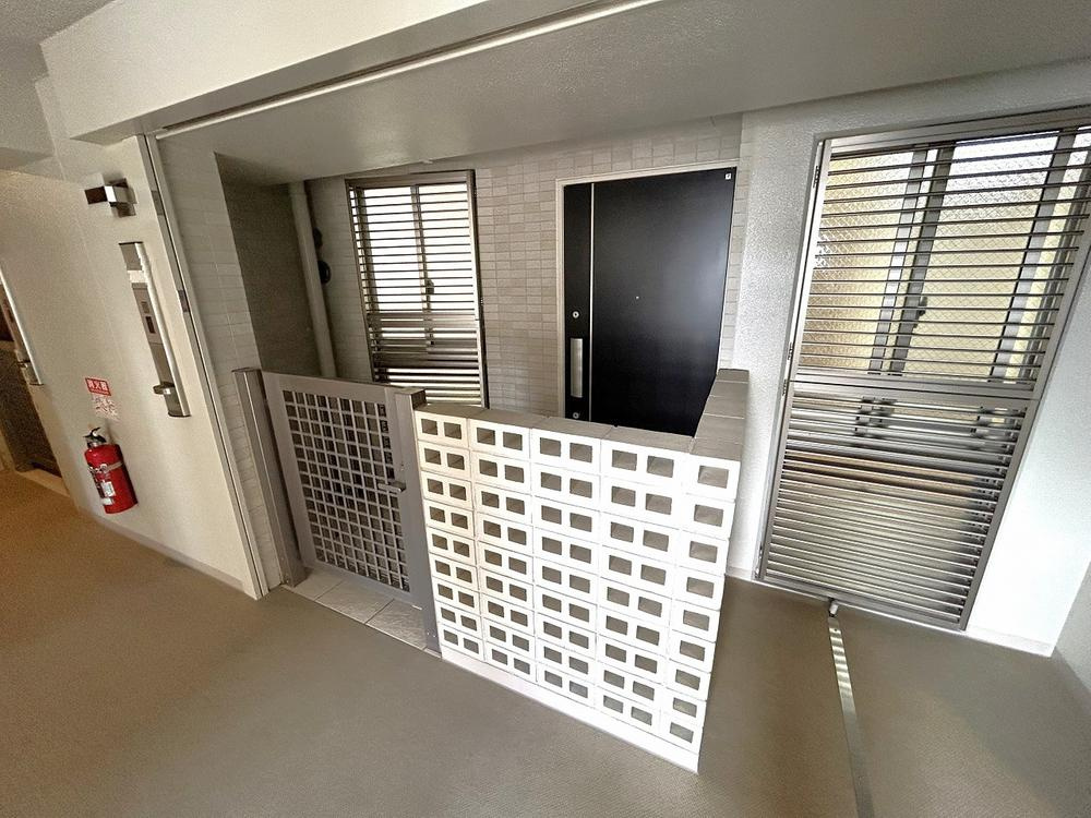 エスコートランズ門真元町のその他共用部分|玄関ポーチ
■物件内覧・資金計画相談・住宅ローン相談、リフォーム相談、お問合せ受付中■
※当日・翌日のご内覧、ご相談はお電話でのお問合せがスムーズです！