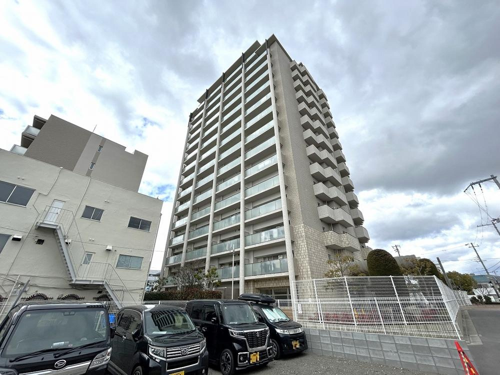 エスコートランズ門真元町の外観|新しい生活にいかがでしょうか？外観はお住まいの顔になります。こだわりたいポイントですね。水回りリフォームやリノベーションも承ってます。
■現地見学・資金計画相談・住宅ローン相談もお問合せ受付中■