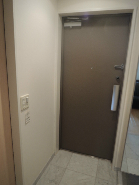 インぺリアル新神戸の玄関