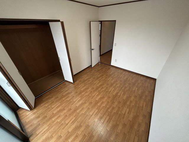 ルミエールSATOHの洋室