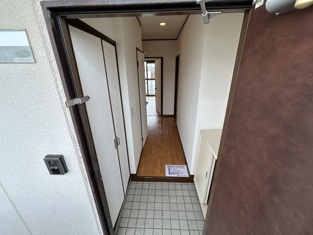 ルミエールSATOHの玄関