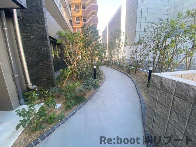 オーパスレジデンス千葉駅前の庭
