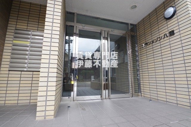 ブランメゾン八龍のエントランス