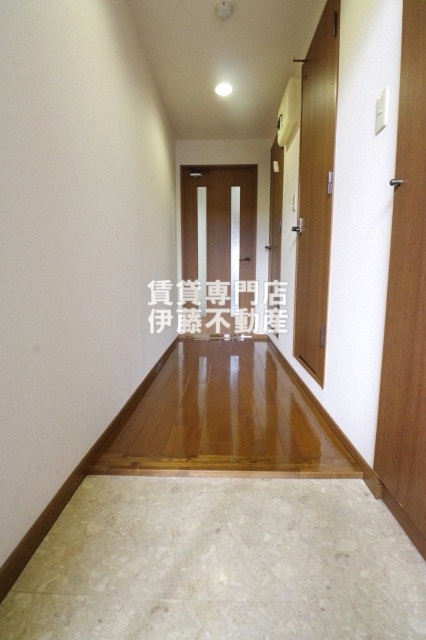 ブランメゾン八龍の玄関